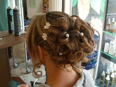 Coiffure de mariée bouclée